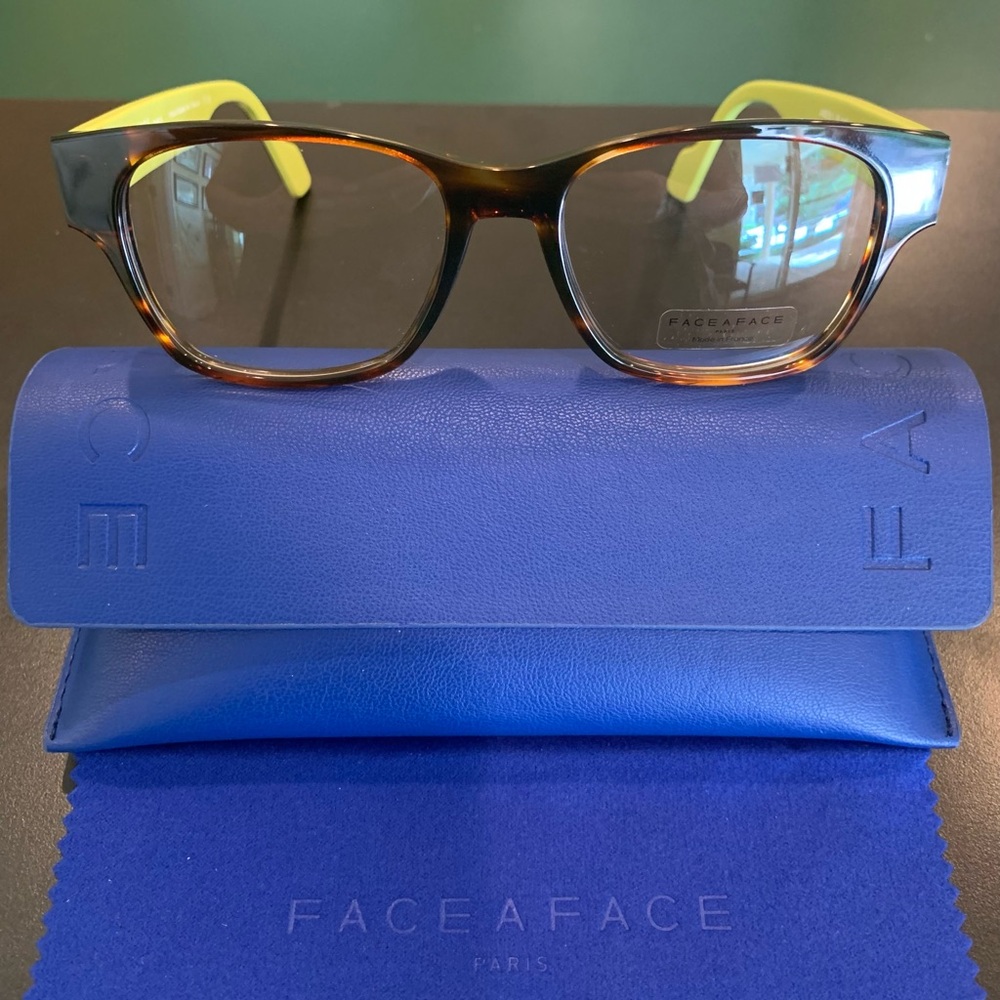 FACE A FACE JAMES 1 Col. 1199
Tortoise & Green. 53mm Square Eyeglasses 